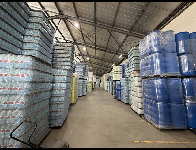 2,330M² WAREHOUSE TO LET IN RETREAT